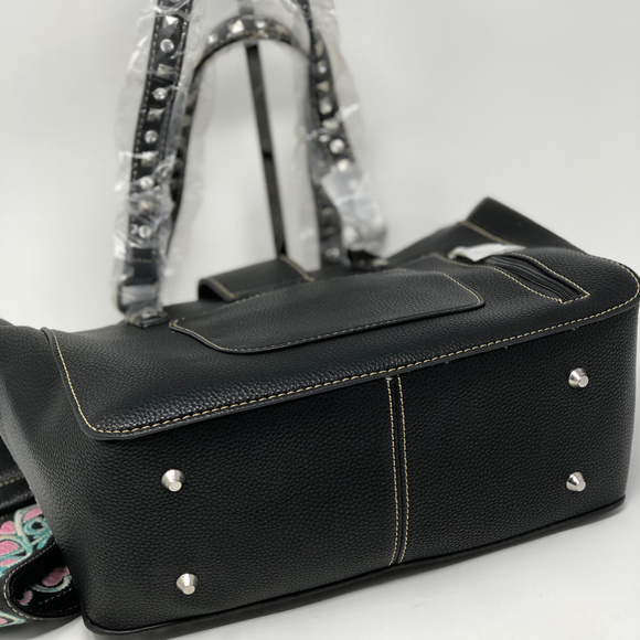 Montana West "Be My Valentine"Concealed Carry Tote - Picture 6 of 8